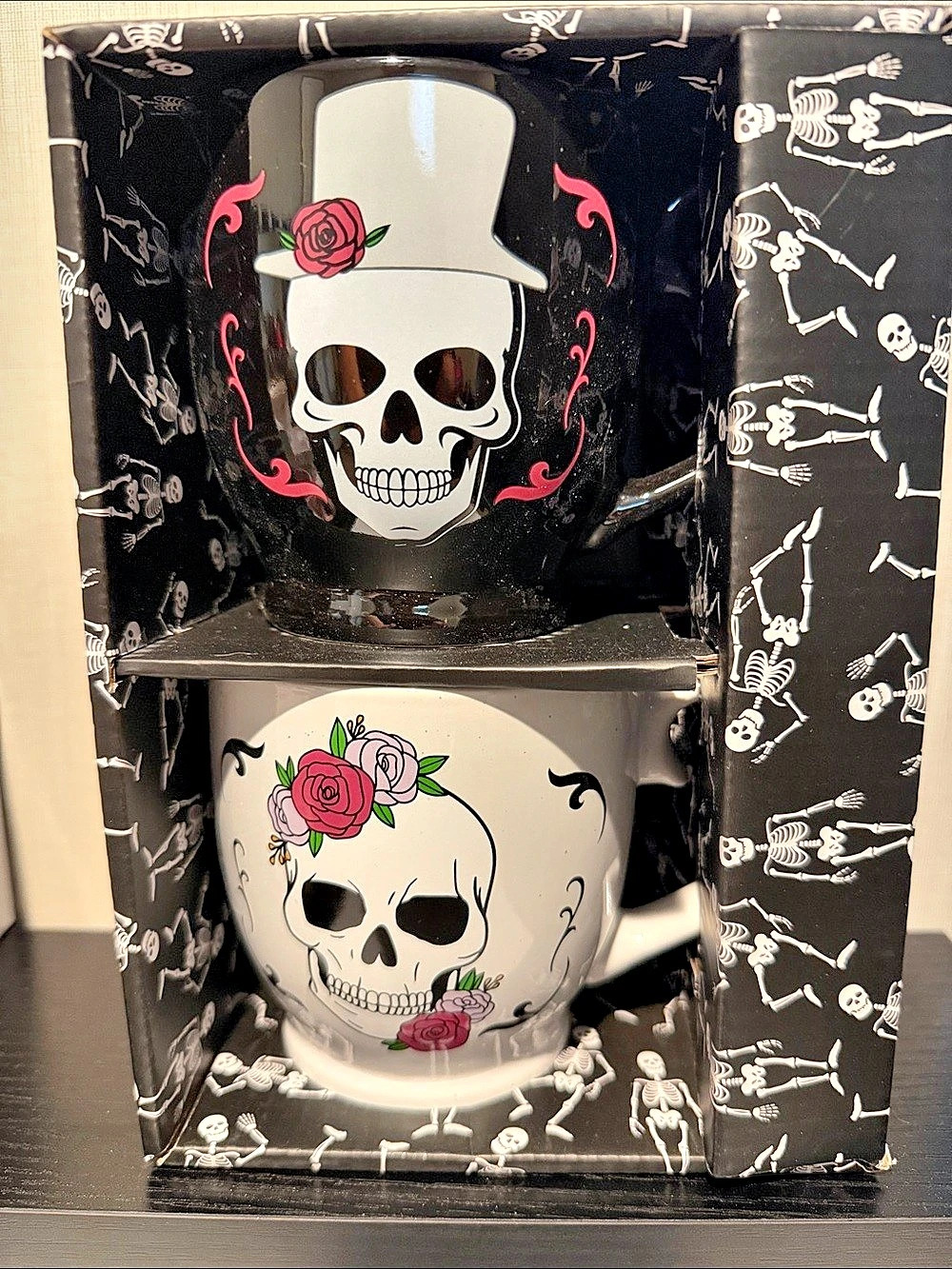 Black & White Skull Decor Set